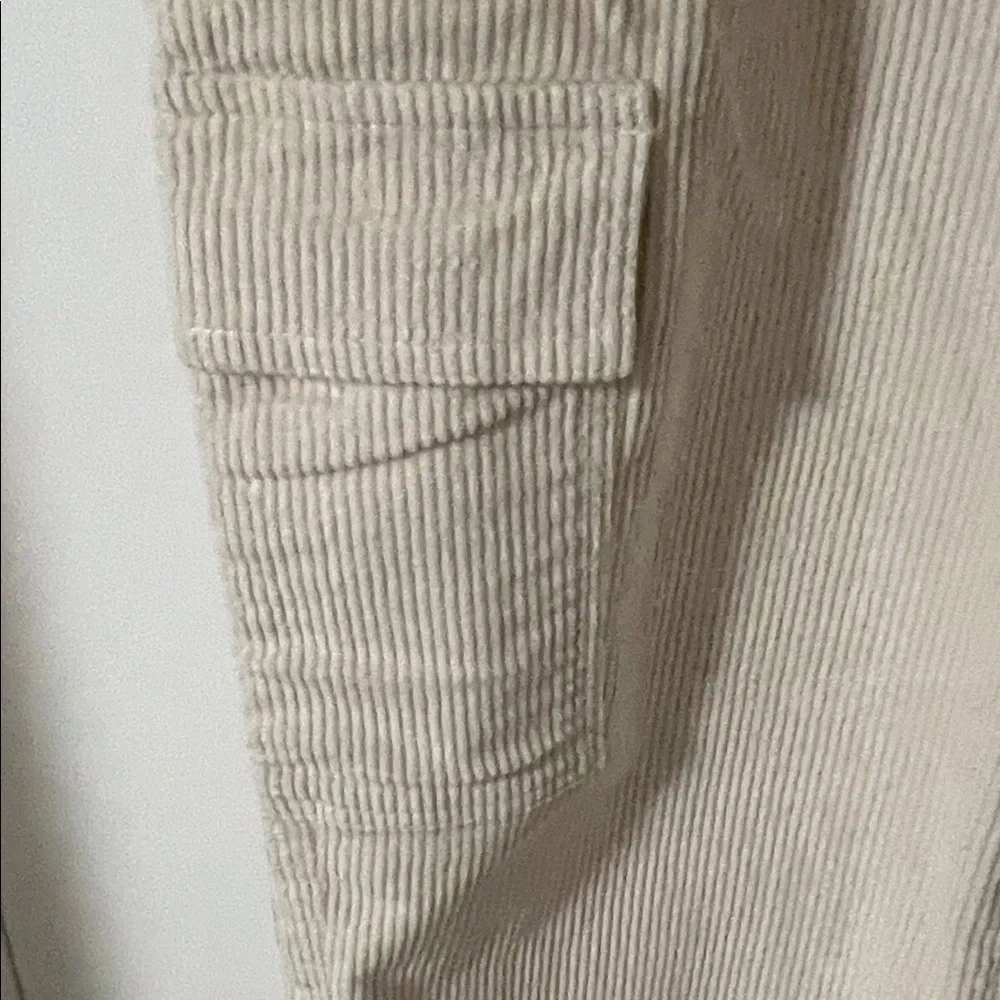 Hollister women’s ultra high-rise Dad Pant Cream corduroy size 9 waist 29 NEW